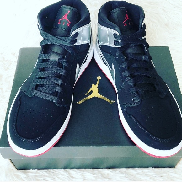 NIKE AIR JORDAN 1 MID SNEAKERS - Picture 2 of 9